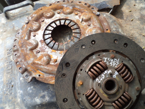Isuzu 280d cylinder head - Private Seller