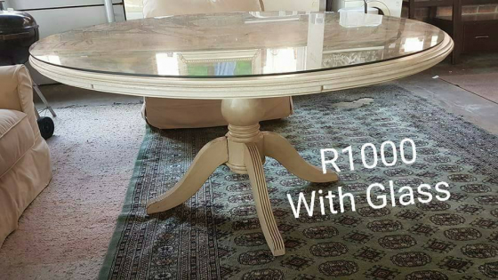 Round Table With Glass Top Round Table With Glass Top