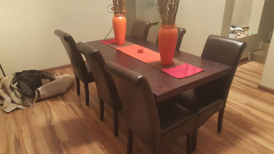 Eetkamer tafel en stoele aleen | Junk Mail Eetkamer tafel en stoele aleen | Junk Mail
